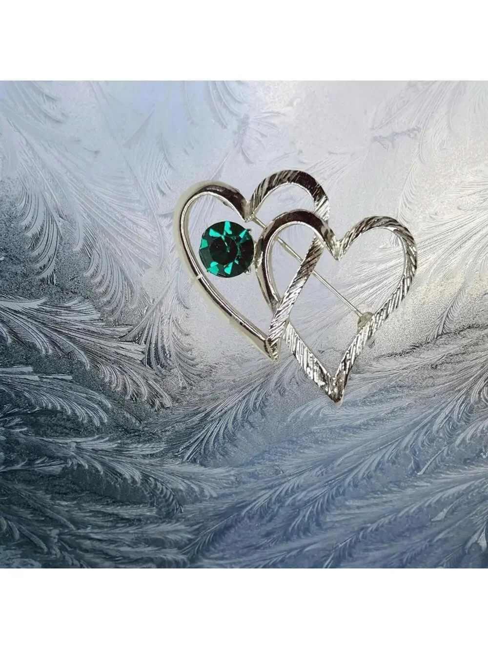 178. Goldtone Vintage Heart Brooch Bling Green